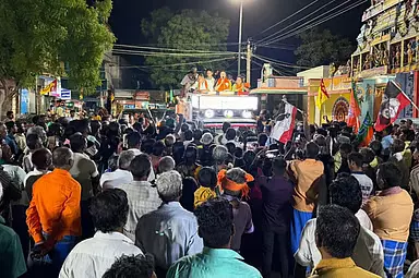 Tamil Nadu : एक्ट्रेस नमिता ने नैना नागेंद्रन के सपोर्ट में वोट जुटाए Tamil Nadu : एक्ट्रेस नमिता ने नैना नागेंद्रन के सपोर्ट में वोट जुटाए