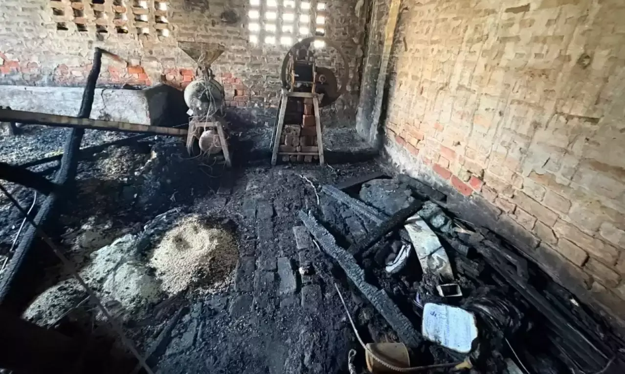 Hisar: हिसार में आग से पशुपालकों को बड़ा नुकसान Hisar: हिसार में आग से पशुपालकों को बड़ा नुकसान