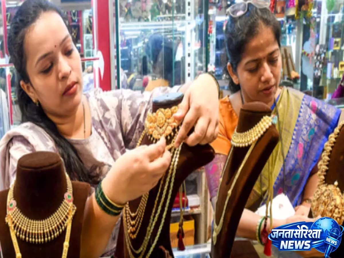 अक्षय तृतीया पर सोने की बिक्री ₹20,000 करोड़ के पार, कीमतें ₹1.58 लाख प्रति 10 ग्राम पर, खरीदारी का ट्रेंड बदला अक्षय तृतीया पर सोने की बिक्री ₹20,000 करोड़ के पार, कीमतें ₹1.58 लाख प्रति 10 ग्राम पर, खरीदारी का ट्रेंड बदला