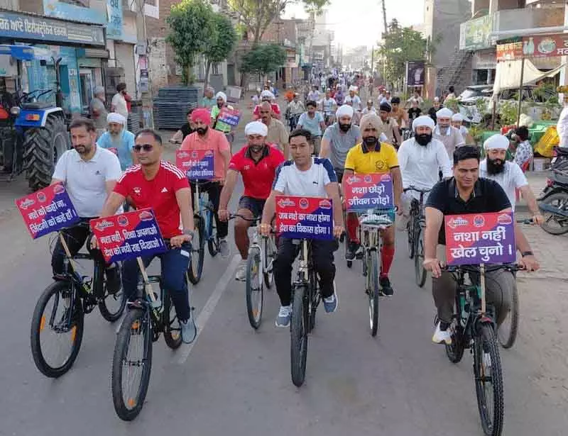 Sirsa पुलिस ने नशा मुक्त समाज के लिए साइक्लोथॉन चलाया Sirsa पुलिस ने नशा मुक्त समाज के लिए साइक्लोथॉन चलाया