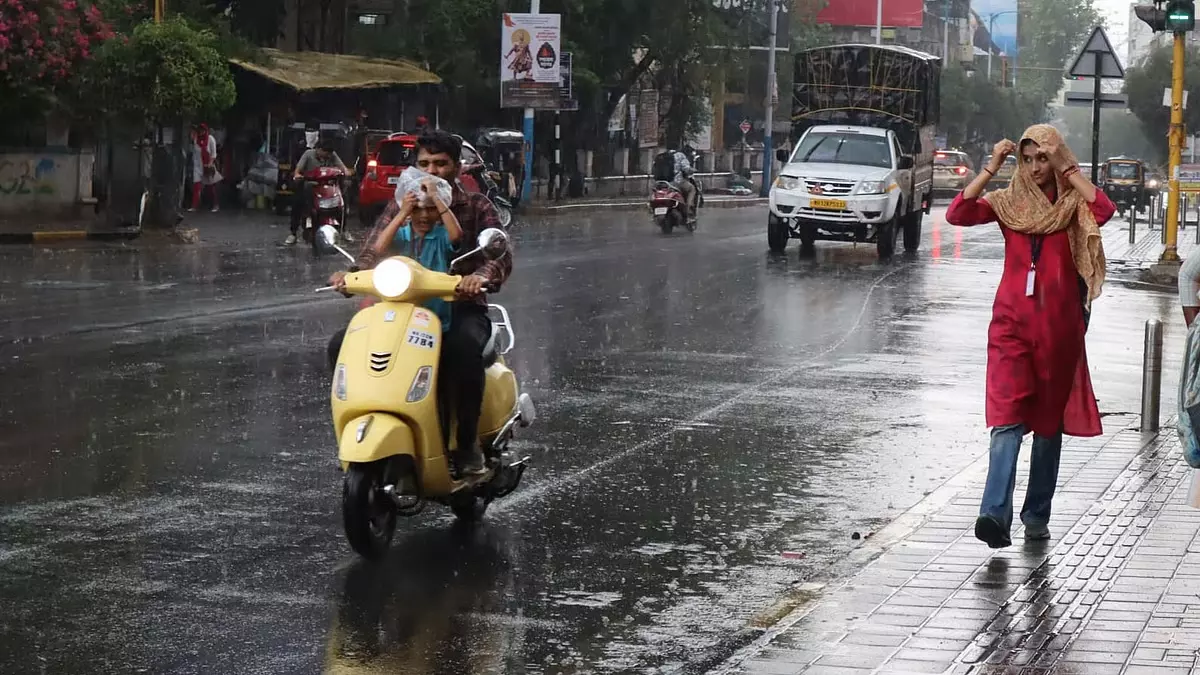 पुणे में 22 अप्रैल तक येलो अलर्ट, IMD ने बेमौसम बारिश और आंधी-तूफान का अनुमान लगाया पुणे में 22 अप्रैल तक येलो अलर्ट, IMD ने बेमौसम बारिश और आंधी-तूफान का अनुमान लगाया