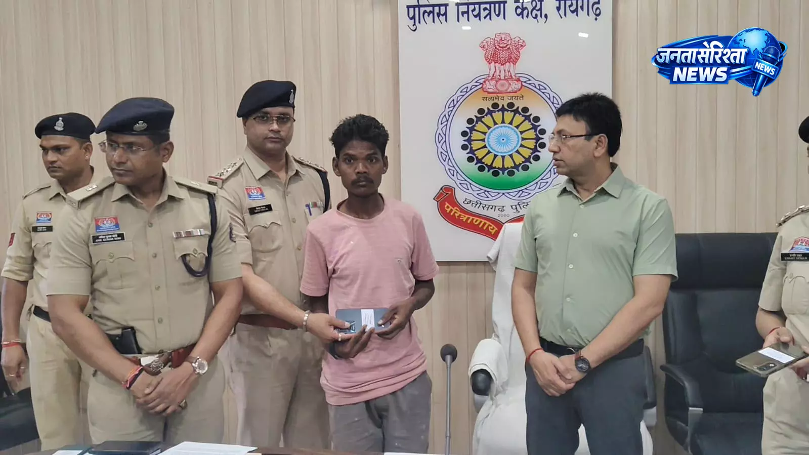 लौटी मुस्कान : 128 मोबाइल रिकवर, एसएसपी ने स्वामियों को सौंपे लौटी मुस्कान : 128 मोबाइल रिकवर, एसएसपी ने स्वामियों को सौंपे