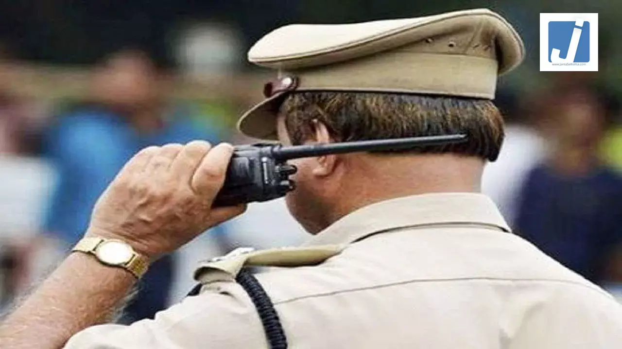 मैदान में मिला युवक का शव, हत्या की आशंका मैदान में मिला युवक का शव, हत्या की आशंका