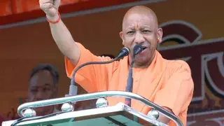 Bankura: मुख्यमंत्री योगी के रोड-शो में गूंजे जय श्रीराम के नारे Bankura: मुख्यमंत्री योगी के रोड-शो में गूंजे जय श्रीराम के नारे