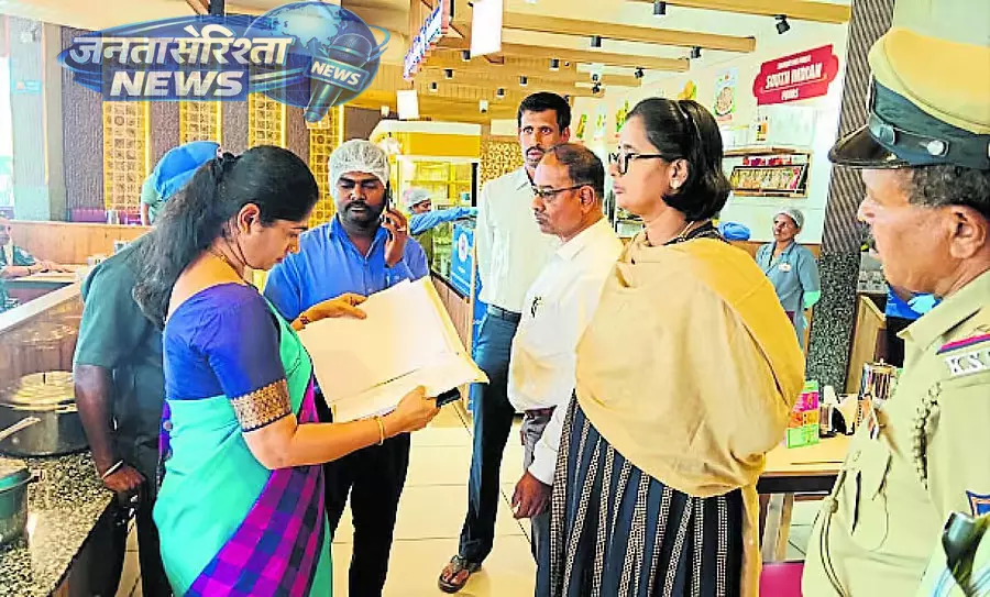 Karnataka : एक्सपायर हो चुकी सामग्री इस्तेमाल करने पर होटल पर जुर्माना Karnataka : एक्सपायर हो चुकी सामग्री इस्तेमाल करने पर होटल पर जुर्माना