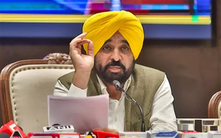 Chandigarh: गुरु ग्रंथ साहिब की बेअदबी पर सख्त कानून लागू Chandigarh: गुरु ग्रंथ साहिब की बेअदबी पर सख्त कानून लागू