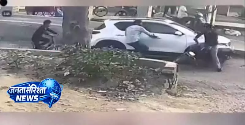 Ludhiana में कारजैकिंग असफल, अपराधी भाग निकला Ludhiana में कारजैकिंग असफल, अपराधी भाग निकला