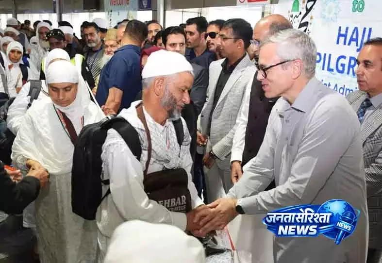 Jammu -Kashmir से 431 हज यात्रियों का पहला जत्था रवाना Jammu -Kashmir से 431 हज यात्रियों का पहला जत्था रवाना
