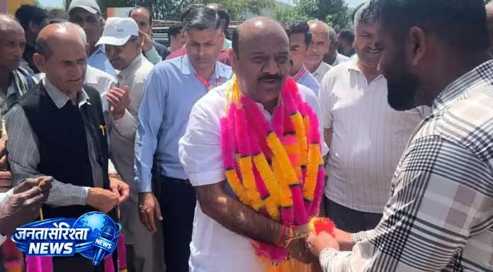 Jammu: नौशेरा में उपमुख्यमंत्री ने जनता से संवाद किया Jammu: नौशेरा में उपमुख्यमंत्री ने जनता से संवाद किया
