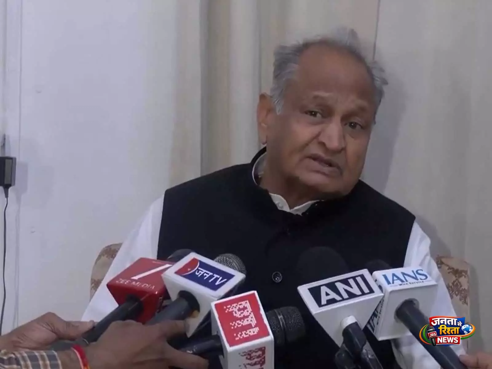 गहलोत ने PM मोदी पर आचार संहिता उल्लंघन का आरोप लगाया गहलोत ने PM मोदी पर आचार संहिता उल्लंघन का आरोप लगाया