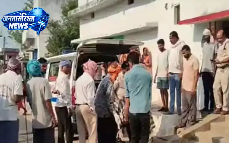रायपुर : घर में जिंदा जल रही थी महिला, दौड़े पड़ोसी रायपुर : घर में जिंदा जल रही थी महिला, दौड़े पड़ोसी
