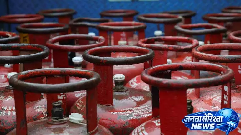 पश्चिम एशिया संघर्ष के बीच भारत में LPG की खपत 13% घटी पश्चिम एशिया संघर्ष के बीच भारत में LPG की खपत 13% घटी