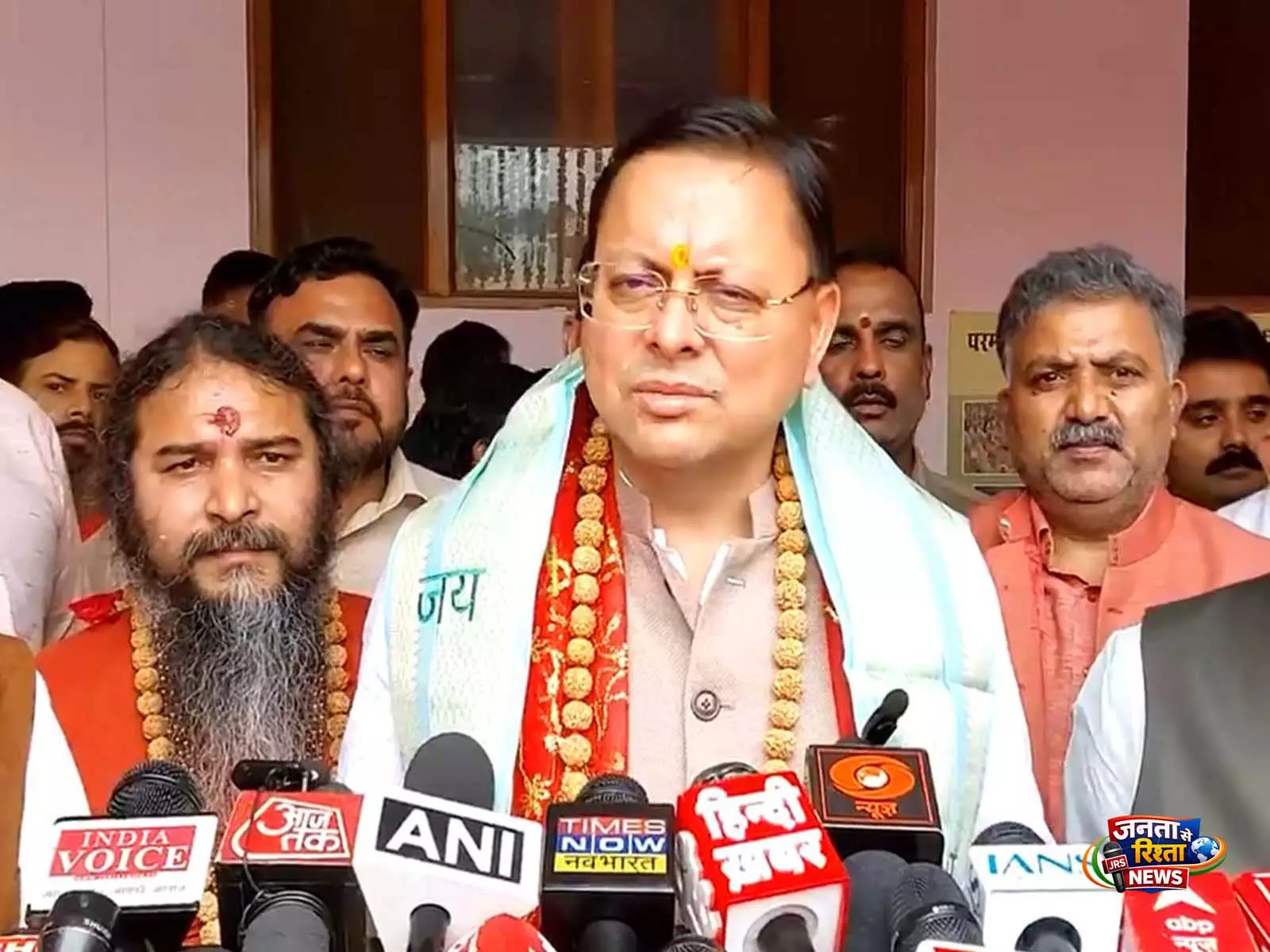 उत्तराखंड के CM ने महिलाओं के लिए आरक्षण रोकने पर विपक्ष को महिला-विरोधी करार दिया उत्तराखंड के CM ने महिलाओं के लिए आरक्षण रोकने पर विपक्ष को महिला-विरोधी करार दिया