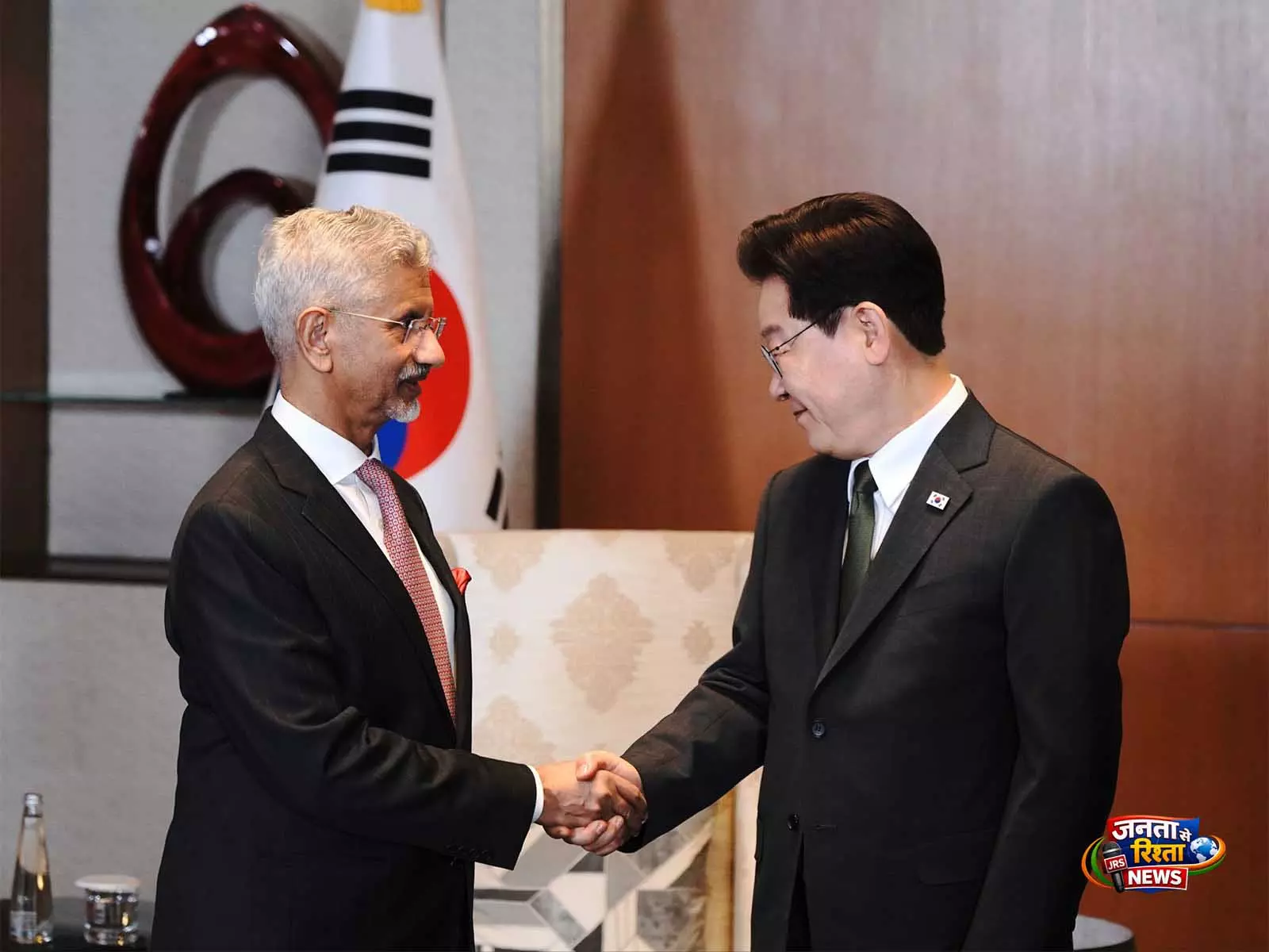 Jaishankar ने दक्षिण कोरियाई राष्ट्रपति का किया स्वागत Jaishankar ने दक्षिण कोरियाई राष्ट्रपति का किया स्वागत
