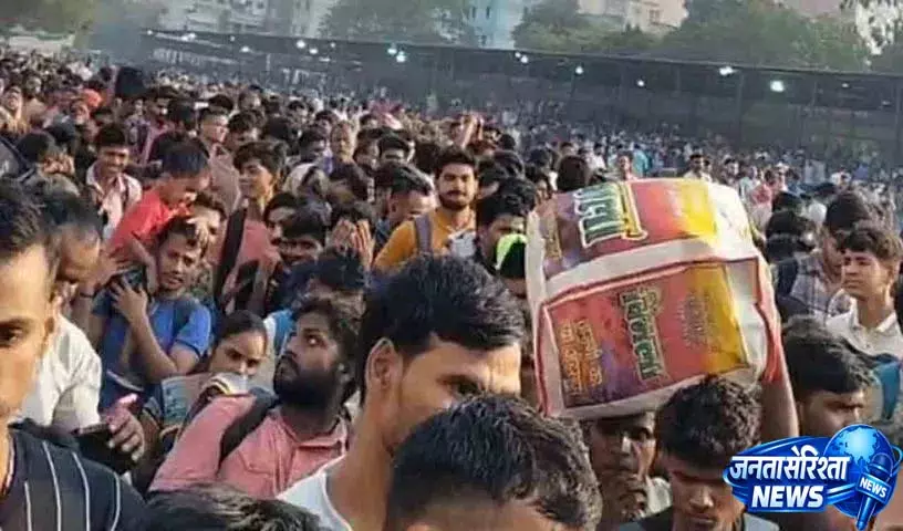 Surat रेलवे स्टेशन पर भीड़ बढ़ी, प्रवासी मजदूर घर जा रहे थे; पुलिस ने लाठीचार्ज किया Surat रेलवे स्टेशन पर भीड़ बढ़ी, प्रवासी मजदूर घर जा रहे थे; पुलिस ने लाठीचार्ज किया