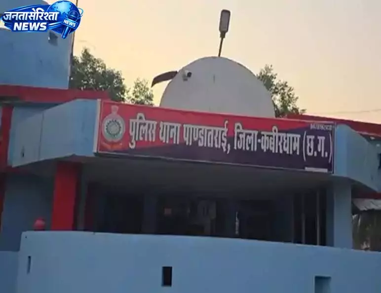 कवर्धा में कपल ने की आत्महत्या, अलग-अलग फंदे पर मिले शव कवर्धा में कपल ने की आत्महत्या, अलग-अलग फंदे पर मिले शव