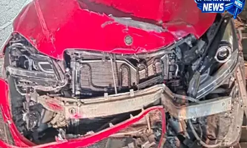 Hyderabad: माधापुर में केबल ब्रिज पर सड़क दुर्घटना, बाइक सवार की मौत Hyderabad: माधापुर में केबल ब्रिज पर सड़क दुर्घटना, बाइक सवार की मौत