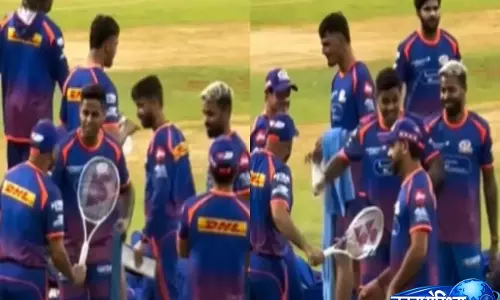 रोहित शर्मा, सूर्यकुमार यादव ने GT-MI IPL 2026 मैच से पहले रोजर फेडरर के बैकहैंड की नकल रोहित शर्मा, सूर्यकुमार यादव ने GT-MI IPL 2026 मैच से पहले रोजर फेडरर के बैकहैंड की नकल