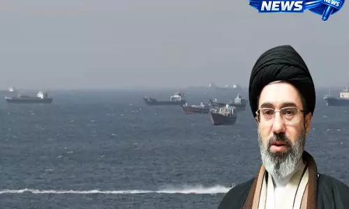 Oman Sea में कमर्शियल जहाज़ पर हमले के बाद ईरानी सेना ने US युद्धपोतों की ओर ड्रोन लॉन्च किए Oman Sea में कमर्शियल जहाज़ पर हमले के बाद ईरानी सेना ने US युद्धपोतों की ओर ड्रोन लॉन्च किए