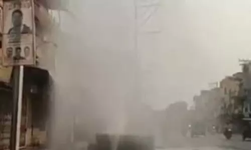 भाटागांव मेन रोड पाइपलाइन फूटी, पानी बर्बाद भाटागांव मेन रोड पाइपलाइन फूटी, पानी बर्बाद