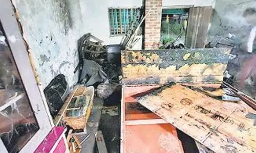 Bareilly: गैस टैंक में लगी आग से मची अफरा-तफरी Bareilly: गैस टैंक में लगी आग से मची अफरा-तफरी