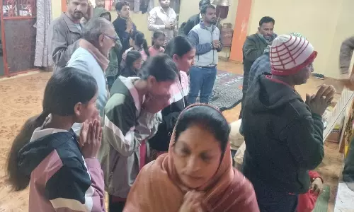 Jhabua: धार्मिक अनुष्ठान में भक्तों की भागीदारी Jhabua: धार्मिक अनुष्ठान में भक्तों की भागीदारी