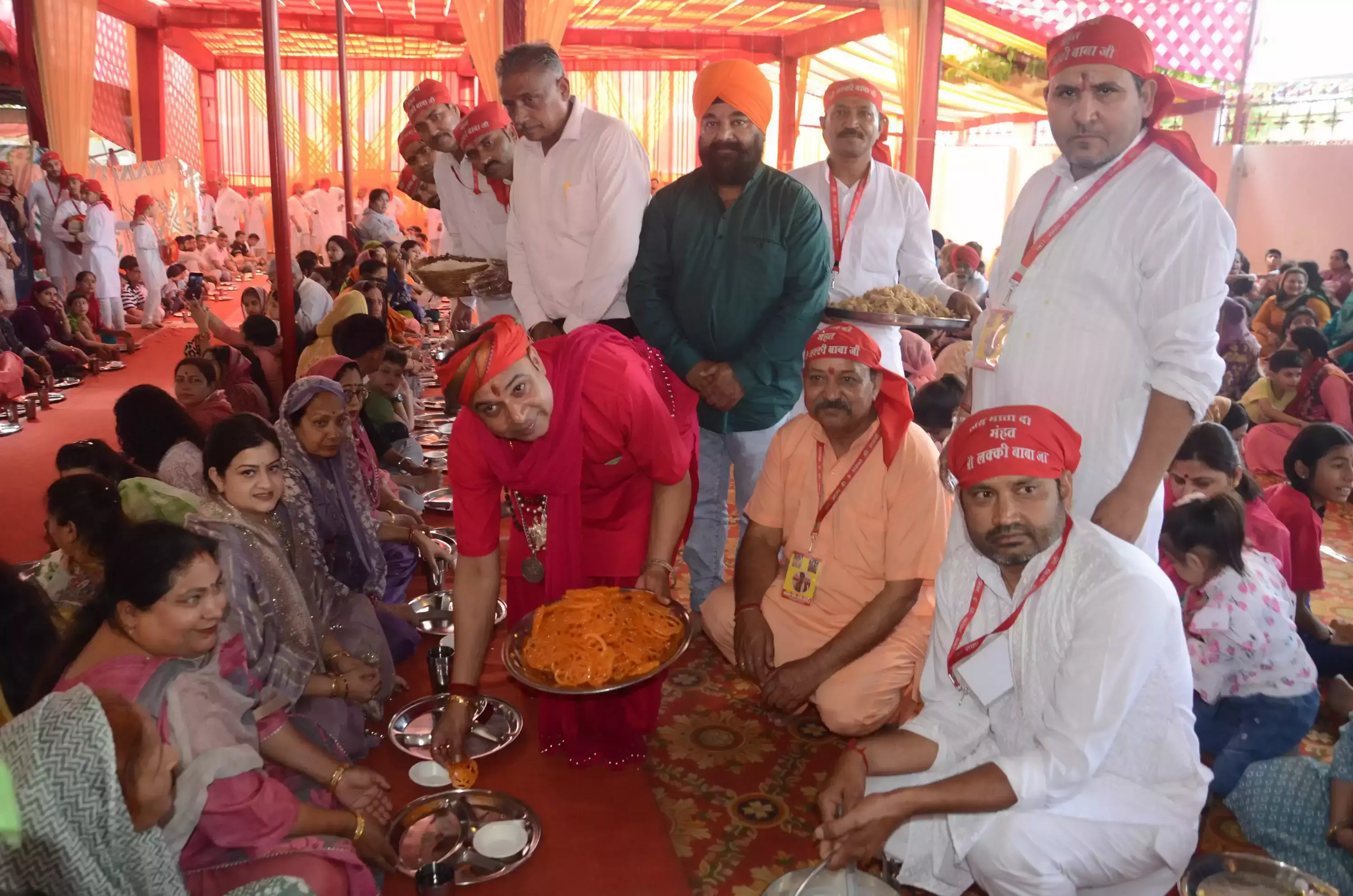 Jammu: भगवती नगर में भंडारे का भव्य आयोजन Jammu: भगवती नगर में भंडारे का भव्य आयोजन