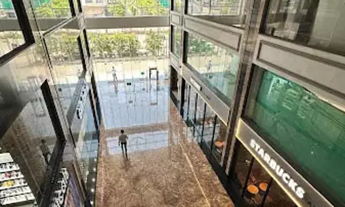 करेंसी टावर के लिफ्ट में फंसी रहीं IAS ऋचा शर्मा करेंसी टावर के लिफ्ट में फंसी रहीं IAS ऋचा शर्मा