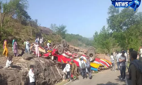 Udhampur में बस पलटने से 12 लोगों की मौत, दर्जनों घायल, बचाव अभियान जारी