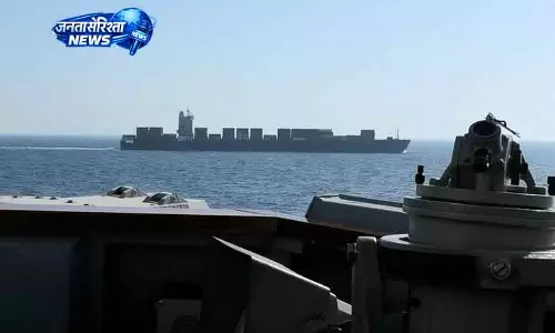 Iran ने होर्मुज में ईरानी जहाज़ पर US कब्ज़े पर तुरंत प्रतिक्रिया देने का किया वादा