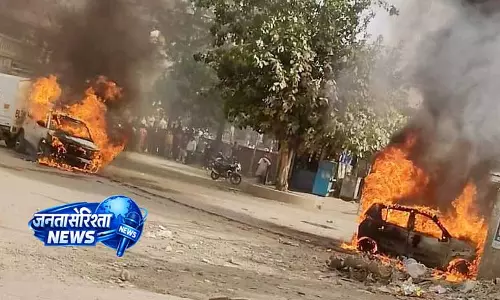 Baddi: बसंती बाग मार्केट में ट्रांसफॉर्मर से आग, 2 कारें जलकर खाक