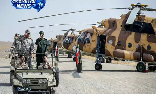 Iran की सेना और डिप्लोमेसी पर IRGC के कट्टरपंथियों का कंट्रोल, नरमपंथी किनारे: रिपोर्ट Iran की सेना और डिप्लोमेसी पर IRGC के कट्टरपंथियों का कंट्रोल, नरमपंथी किनारे: रिपोर्ट