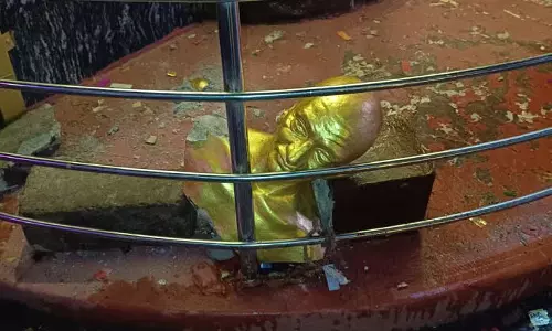 Haveri में महात्मा गांधी की मूर्ति तोड़ी गई, केस दर्ज Haveri में महात्मा गांधी की मूर्ति तोड़ी गई, केस दर्ज