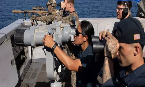 Hormuz standoff: नाकाबंदी की लड़ाई ने इस्लामाबाद में US-ईरान सीज़फ़ायर को खतरे में डाला Hormuz standoff: नाकाबंदी की लड़ाई ने इस्लामाबाद में US-ईरान सीज़फ़ायर को खतरे में डाला