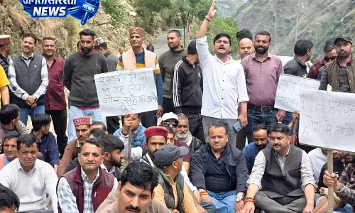 सड़क सुधार की मांग, Bharmour MLA ने हाईवे नाकाबंदी की सड़क सुधार की मांग, Bharmour MLA ने हाईवे नाकाबंदी की