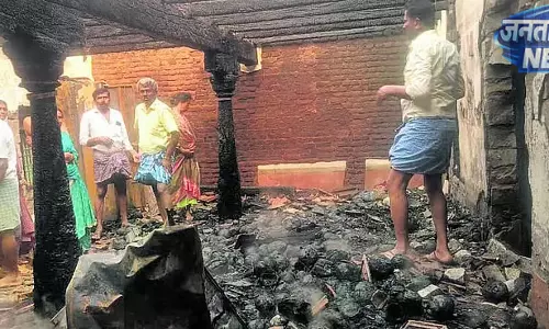 Karnataka : सिलेंडर फटने से घर को नुकसान Karnataka : सिलेंडर फटने से घर को नुकसान