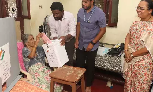 Chennai: 16 सीटों के लिए पोस्टल वोटिंग पूरी हुई Chennai: 16 सीटों के लिए पोस्टल वोटिंग पूरी हुई
