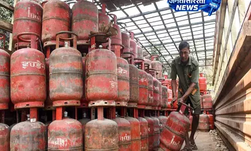 Jalandhar: गैस लीक का खतरा, पुलिस की कार्रवाई से बची बड़ी दुर्घटना Jalandhar: गैस लीक का खतरा, पुलिस की कार्रवाई से बची बड़ी दुर्घटना