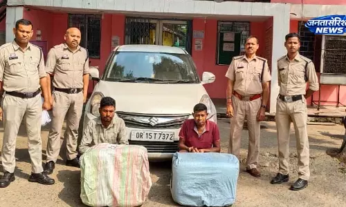 कार की डिक्की से 9 पैकेटों में भरा गांजा बरामद, कीमत 20 लाख रूपए कार की डिक्की से 9 पैकेटों में भरा गांजा बरामद, कीमत 20 लाख रूपए