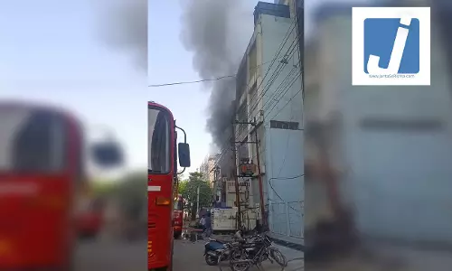 फैक्ट्री में लगी भीषण आग, दुर्घटना की गहन जांच की जा रही फैक्ट्री में लगी भीषण आग, दुर्घटना की गहन जांच की जा रही