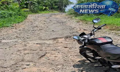 Chalappally-अरनहिक्कल सड़क धंस गई; गाड़ियों का आना-जाना मुश्किल