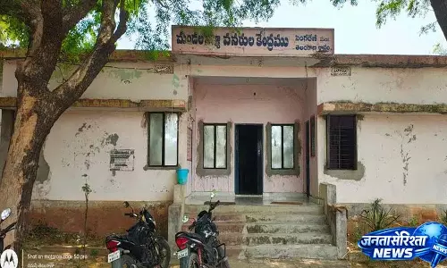 Singareni Mandal Office में घटिया मरम्मत, ठेकेदार मनमानी कर रहे