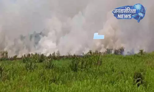 Kerala : कैकेरी पदशेखरम में भीषण आग लग गई Kerala : कैकेरी पदशेखरम में भीषण आग लग गई