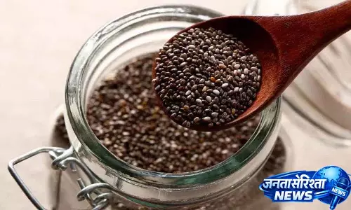 2 हफ़्ते तक Chia Seeds लेने से ये शानदार हेल्थ बेनिफिट्स मिलेंगे 2 हफ़्ते तक Chia Seeds लेने से ये शानदार हेल्थ बेनिफिट्स मिलेंगे
