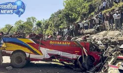 Bus accident : बचे यात्रियों ने दर्दनाक यादें साझा कीं, सेना की राहत कार्रवाई की सराहना Bus accident : बचे यात्रियों ने दर्दनाक यादें साझा कीं, सेना की राहत कार्रवाई की सराहना