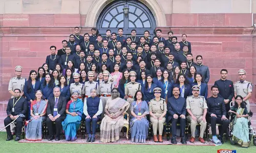 प्रोबेशनरी अधिकारियों ने President भवन में राष्ट्रपति मुर्मू से की मुलाकात प्रोबेशनरी अधिकारियों ने President भवन में राष्ट्रपति मुर्मू से की मुलाकात