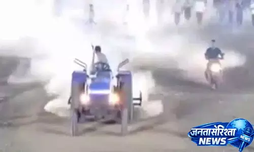 Dharangaon के नेता ने नज़रअंदाज़ किए जाने पर ट्रैक्टर से क्रिकेट पिच को नुकसान पहुंचाया