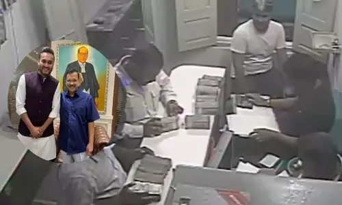 Surat: AAP पर हवाला नेटवर्क से जुड़ाव के आरोप Surat: AAP पर हवाला नेटवर्क से जुड़ाव के आरोप