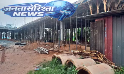 Mananchira-वेल्लिमदुकुन्नू सड़क निर्माण कार्य आधा हो चुका है Mananchira-वेल्लिमदुकुन्नू सड़क निर्माण कार्य आधा हो चुका है