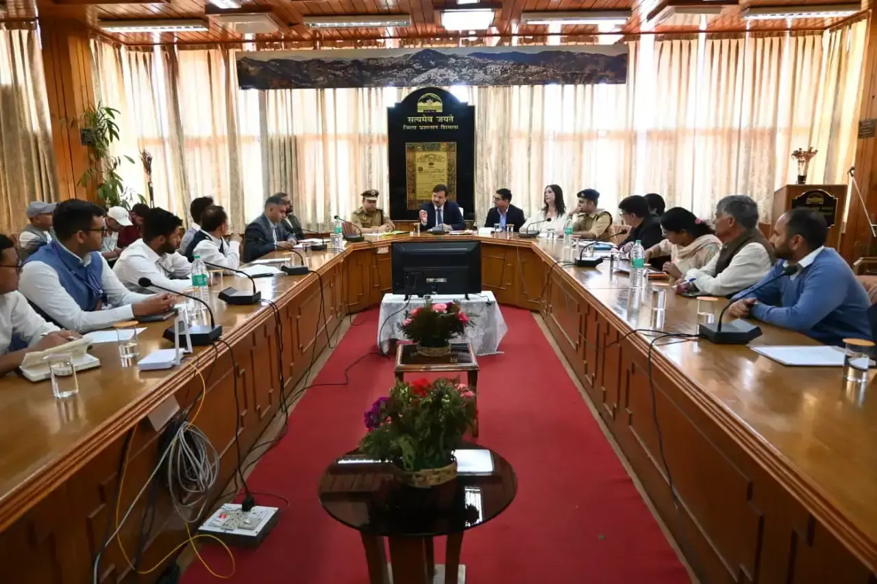 Shimla: द्रौपदी मुर्मू के दौरे से पहले प्रशासन अलर्ट Shimla: द्रौपदी मुर्मू के दौरे से पहले प्रशासन अलर्ट